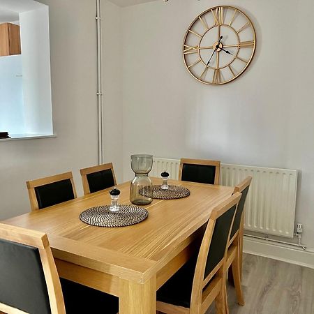 Executive 3 Bedroom Port Talbot Town Centre Margam Sleeps 7 Buitenkant foto
