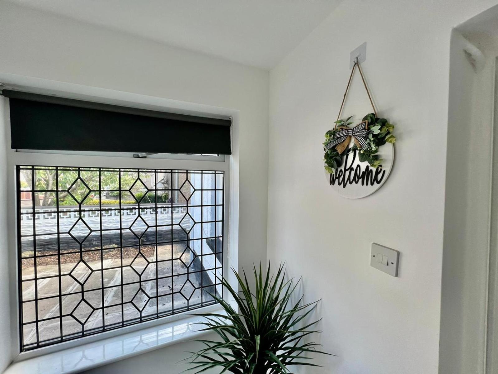 Executive 3 Bedroom Port Talbot Town Centre Margam Sleeps 7 Buitenkant foto