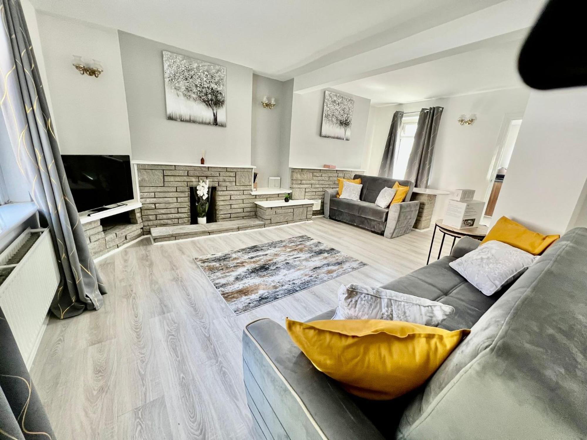 Executive 3 Bedroom Port Talbot Town Centre Margam Sleeps 7 Buitenkant foto