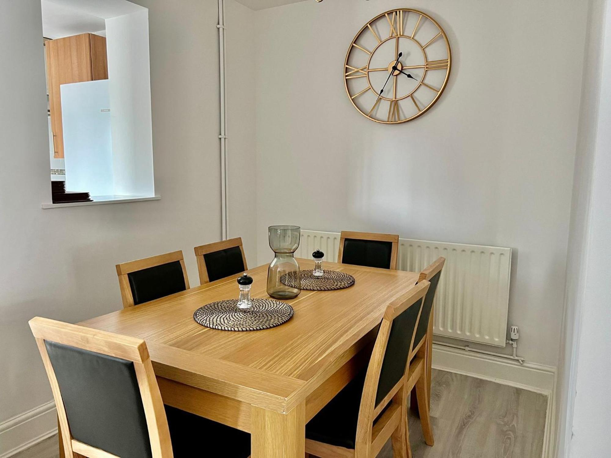 Executive 3 Bedroom Port Talbot Town Centre Margam Sleeps 7 Buitenkant foto