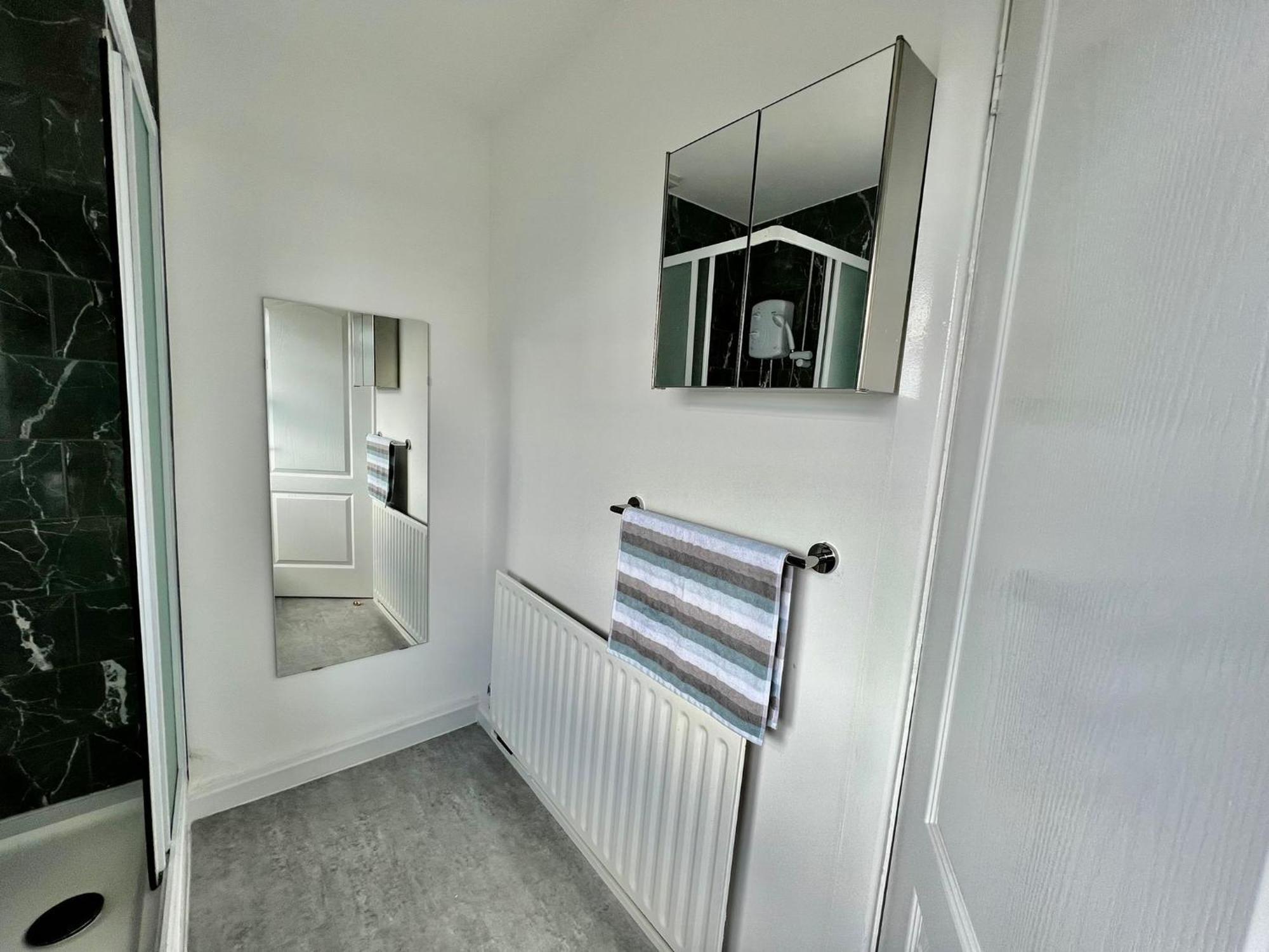 Executive 3 Bedroom Port Talbot Town Centre Margam Sleeps 7 Buitenkant foto